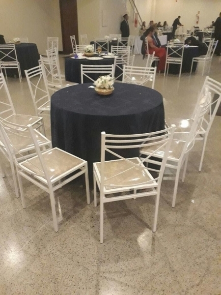 A Bela Vista Decorações oferece a Cadeira de Ferro Empilhável Três Detalhes, uma excelente escolha para festas, casamentos, buffets, eventos corporativos e empresas de locação. 