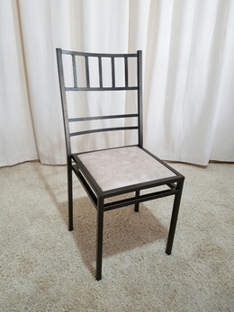 Cadeira de Ferro Empilhável Tiffany Master Dourada 