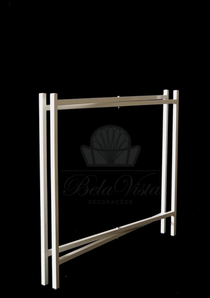 A Bela Vista Decorações oferece bases de mesa para festa dobráveis, desenvolvidas para proporcionar praticidade, resistência e facilidade no transporte e armazenamento.