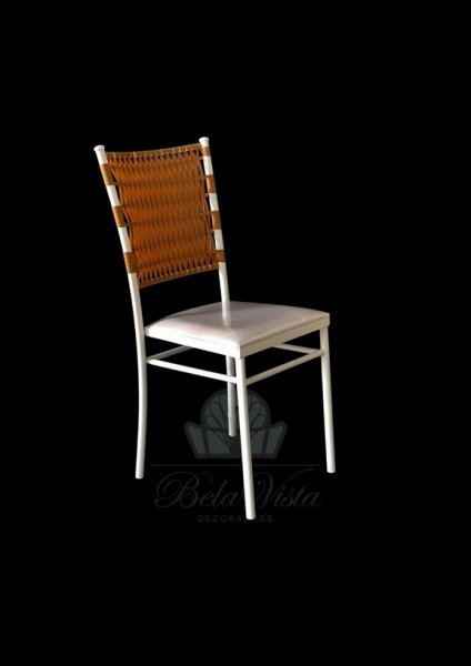 Cadeira de Ferro Empilhável para Festas, modelo Slim Tiffany Junco, com pintura eletrostática branca, com assento removível em corino Buffalo