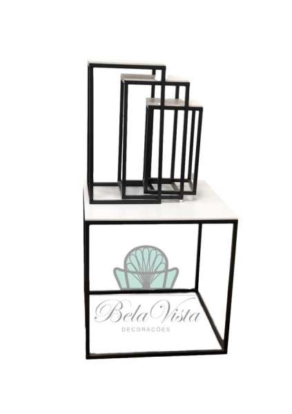 Jogos de Cubo A Bela Vista Decorações oferece Cubos Decorativos em Metalon 20x20 com tampo em MDF de 9 mm, ideais para compor decorações de festas, casamentos, aniversários, eventos corporativos, vitrines e ambientes temáticos.