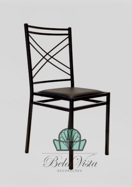 A Bela Vista Decorações oferece a moderna Cadeira de Ferro Empilhável Duplo X Preta, uma excelente opção para festas, eventos corporativos, casamentos, buffets, restaurantes e empresas de locação que buscam qualidade, resistência e um visual elegante. 