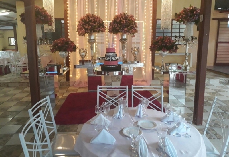 A Bela Vista Decorações oferece a sofisticada Cadeira de Ferro Empilhável Duplo X, desenvolvida para atender festas, casamentos, recepções, buffets, eventos corporativos e empresas de locação que buscam qualidade, resistência e elegância.