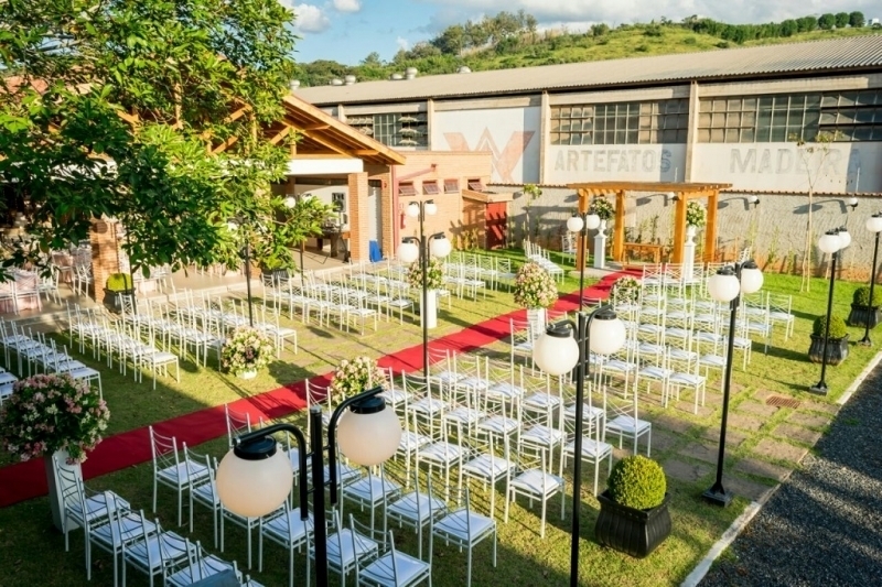 A Bela Vista Decorações oferece a sofisticada Cadeira de Ferro Empilhável Duplo X, desenvolvida para atender festas, casamentos, recepções, buffets, eventos corporativos e empresas de locação que buscam qualidade, resistência e elegância.